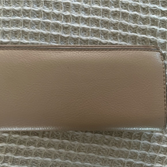 Marc by Marc Jacobs 100% Leather Tan wallet $40 - Picture 14 of 14